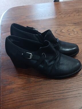 Women's Black Leather Buckle Heels